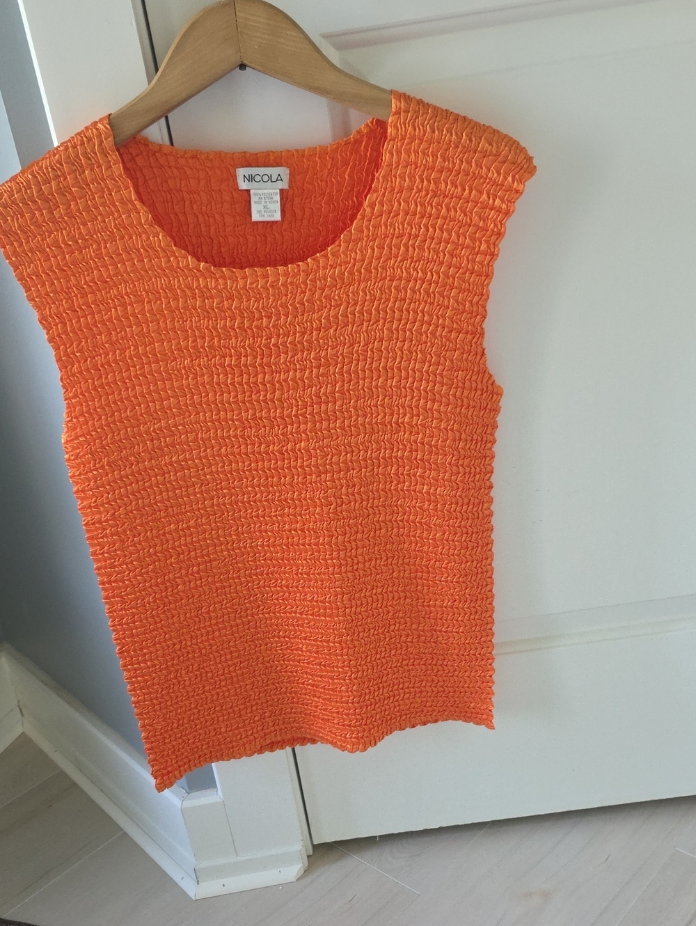 VINTAGE...NICOLA Bright Orange Crinkle Stretch Sleeveless Tank
